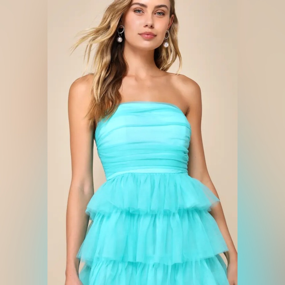 Teal Green Tulle Strapless
Tiered Maxi Dress
Lulus size M new in bag - Picture 2 of 5